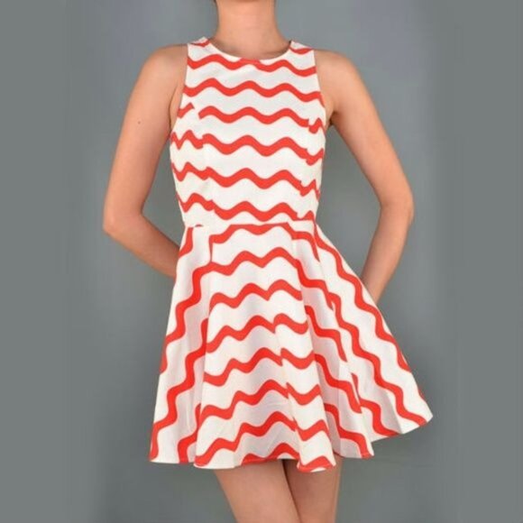 Women's Signature8 Fit & Flare Orange & White Wavy Stripe Skater Dress Sz Small - Picture 1 of 10